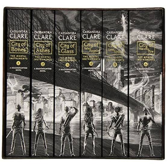 THE MORTAL INSTRUMENTS CASSANDRA CLARE