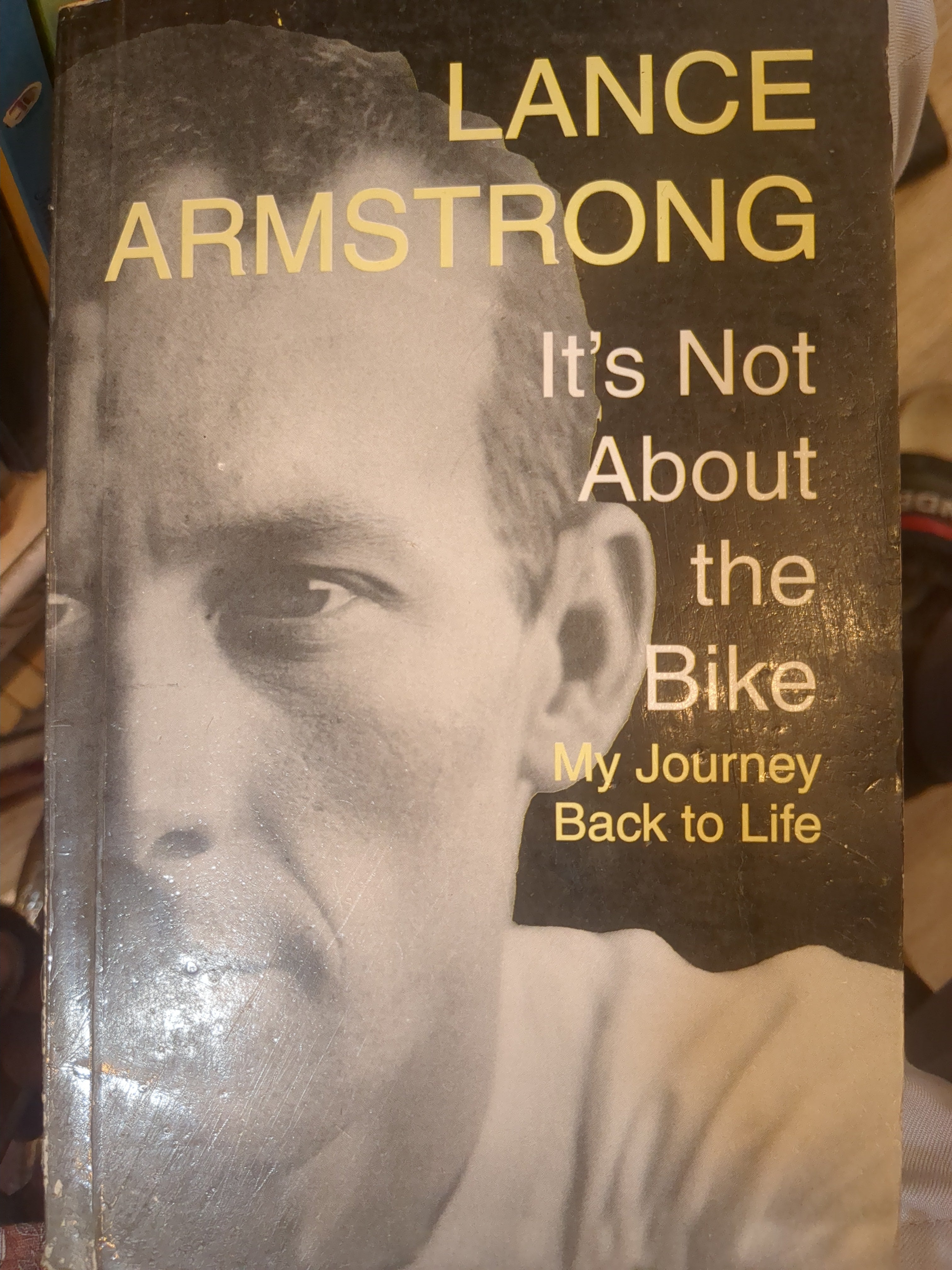 Lance Armstrong and 1 more It's Not About the Bike: My Journey Back to Life(Grade:B)