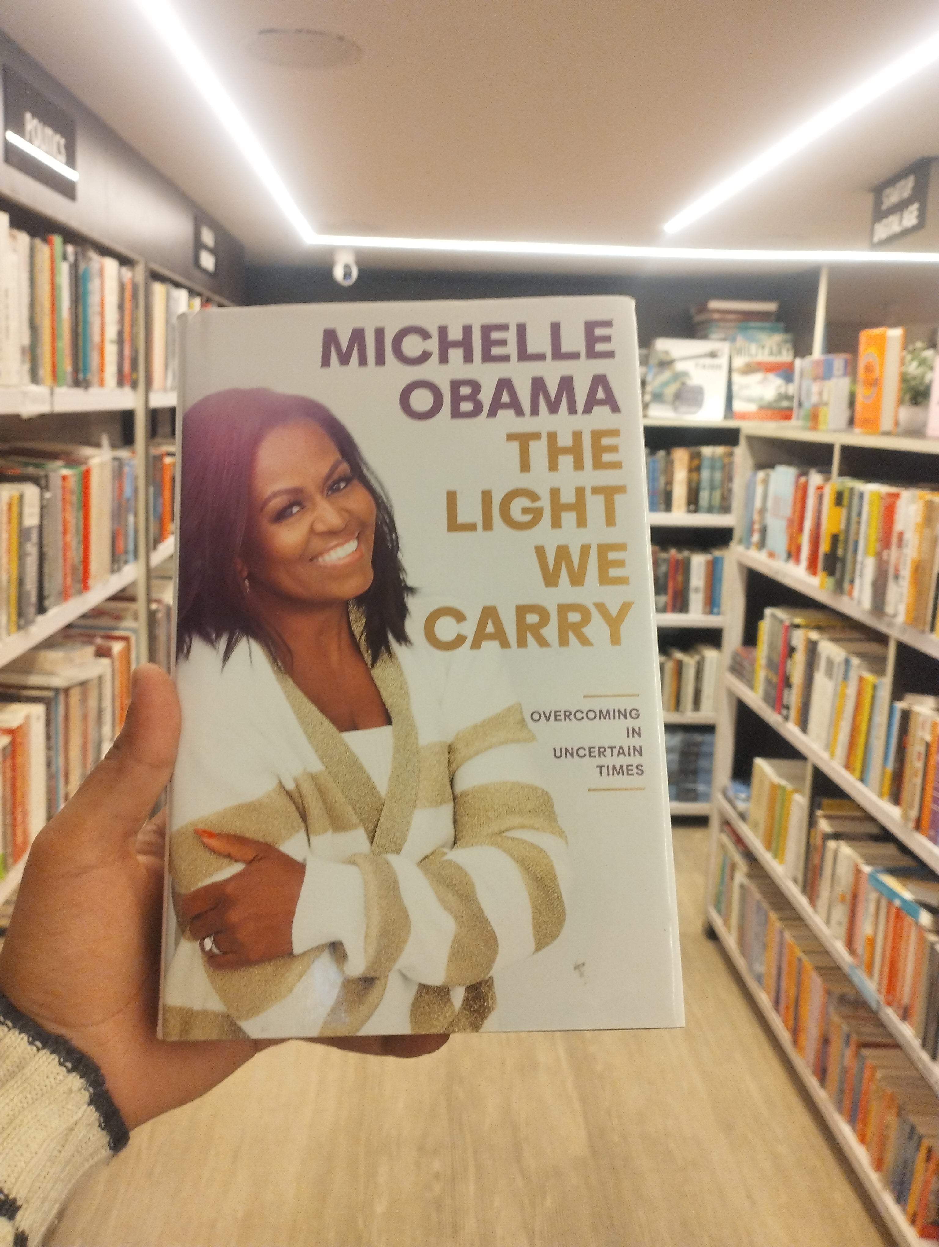 The Light We Carry : Overcoming In Uncertain Times(Grade:B)