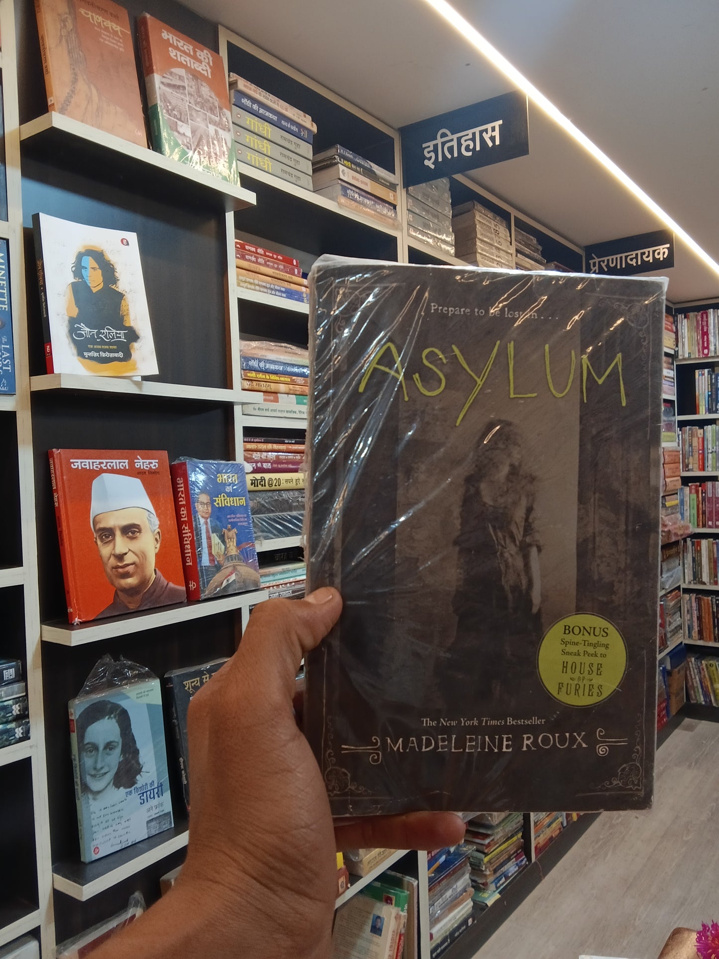 Asylum 3-Book Collection: Asylum, Sanctum, Catacomb
Book by Madeleine Roux