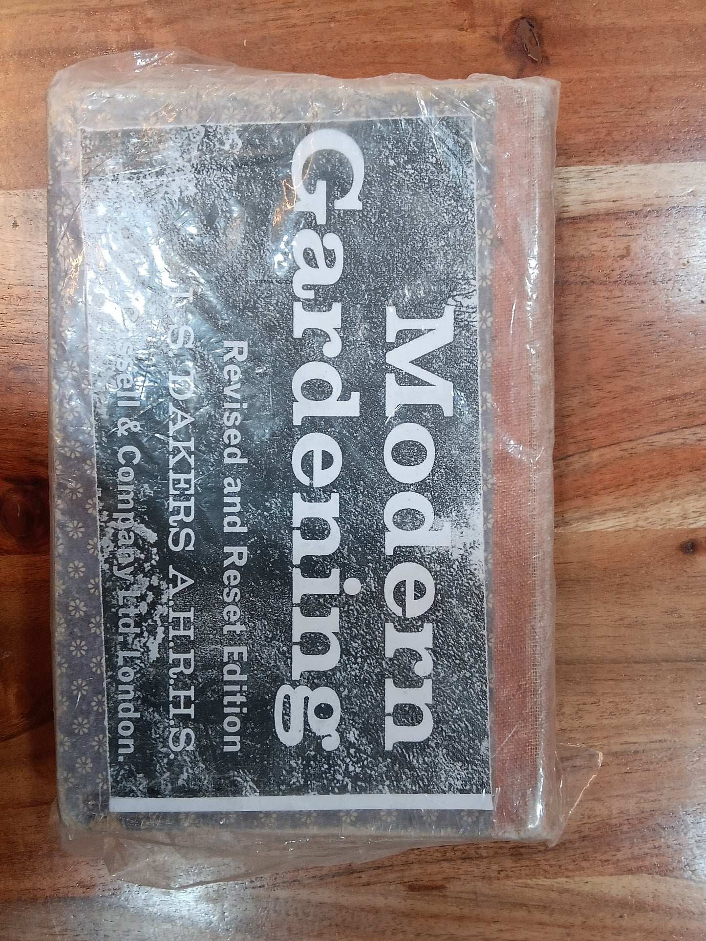 Modern gardening / by J. S. Dakers
Dakers, James Silver (1887-1972)
Published by London : Cassell & Company Ltd., 1947