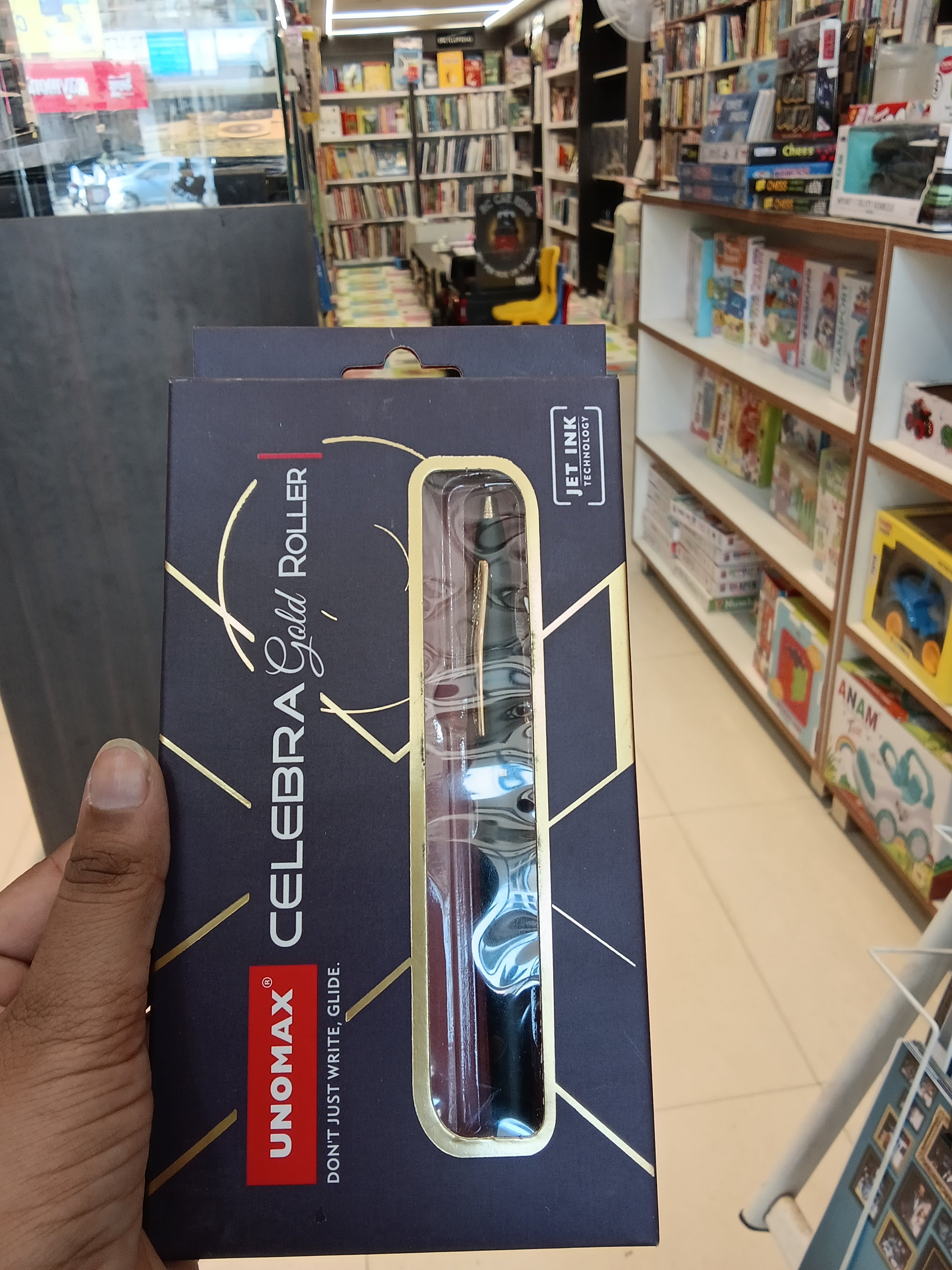 Unomax celebra gold roller pen