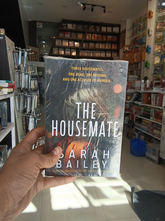 The Housemate: Three Housemates: One dead, one missing, and one accused of murder ǀ A thrilling murder mystery which will keep you guessing till the end
Book by Sarah Bailey