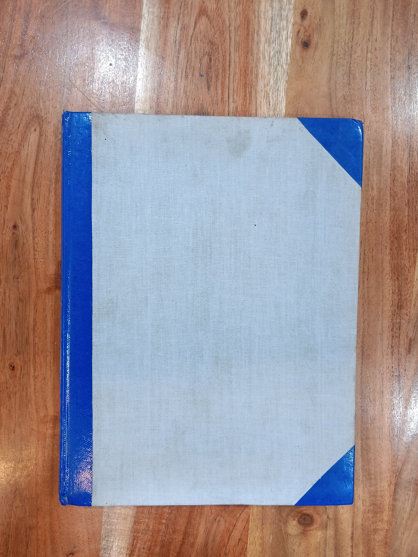 60 Minutes to Better Painting: Sharpen Your Skills in Oil and Acrylic Hardcover – January 1, 2002
by Craig Nelson (Author), Nelson Craig (Author)