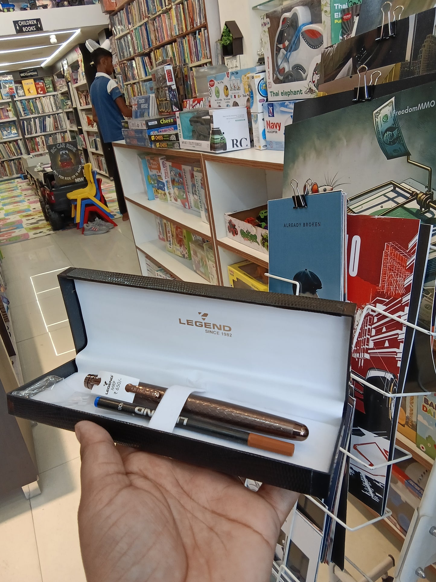Minister magnetic roller pen